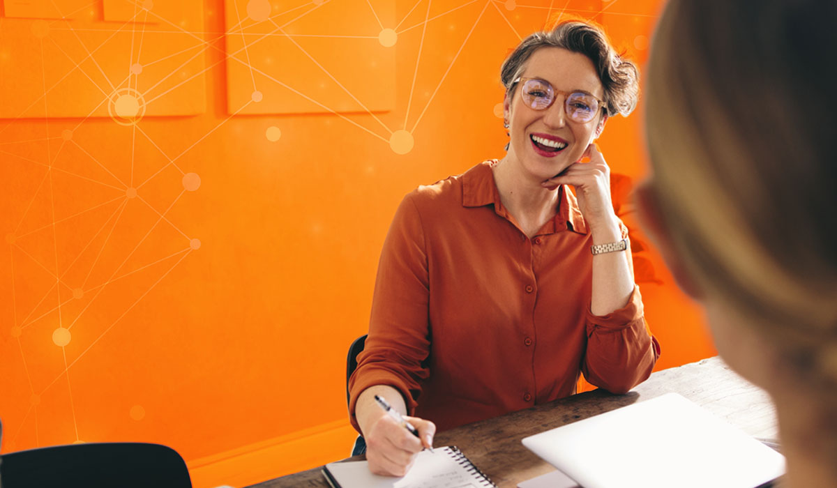 People manager talking to an employee happily and smiling.